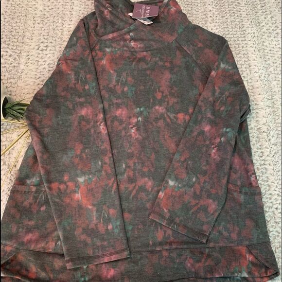 Top  - Picture 1 of 7